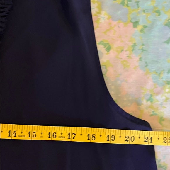 Ann Taylor | Navy Blue Sleeveless Blouse w. Ruffle Embelishment on Front XL - Picture 6 of 8